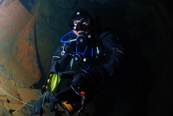 Diver laying jump in Nuttlar by Andy Kutsch 